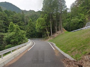 つづら折りの現道