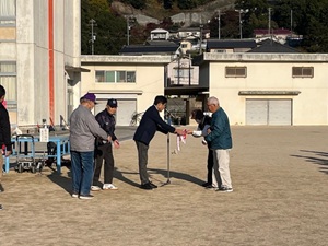 優勝カップ返還