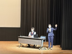 講師