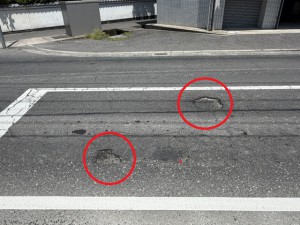 道路の穴ぼこ①