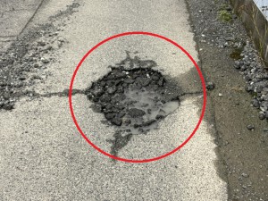 深い穴ぼこ①