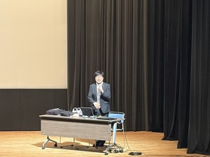 講師